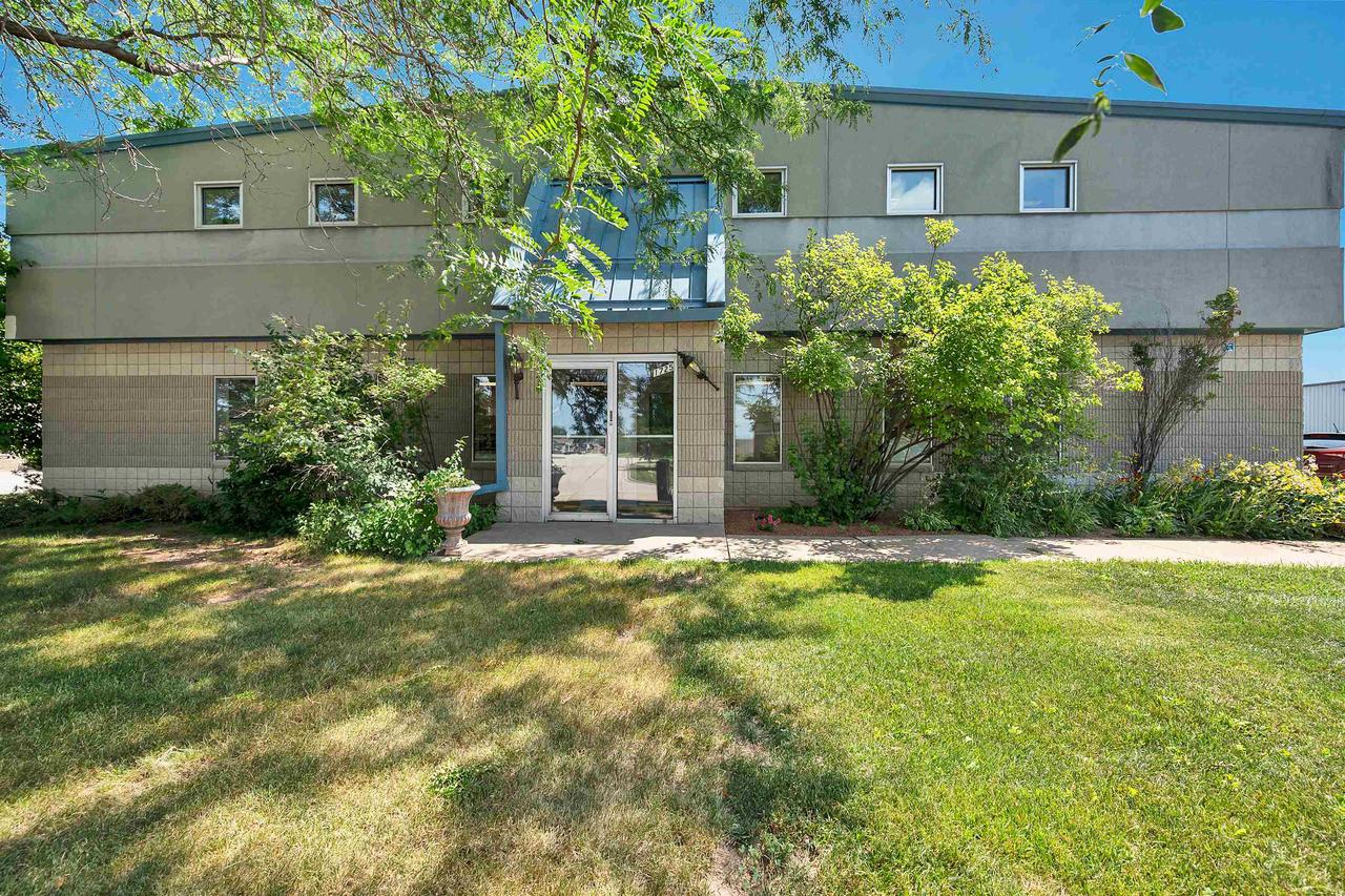 1725 Suburban Drive — photo