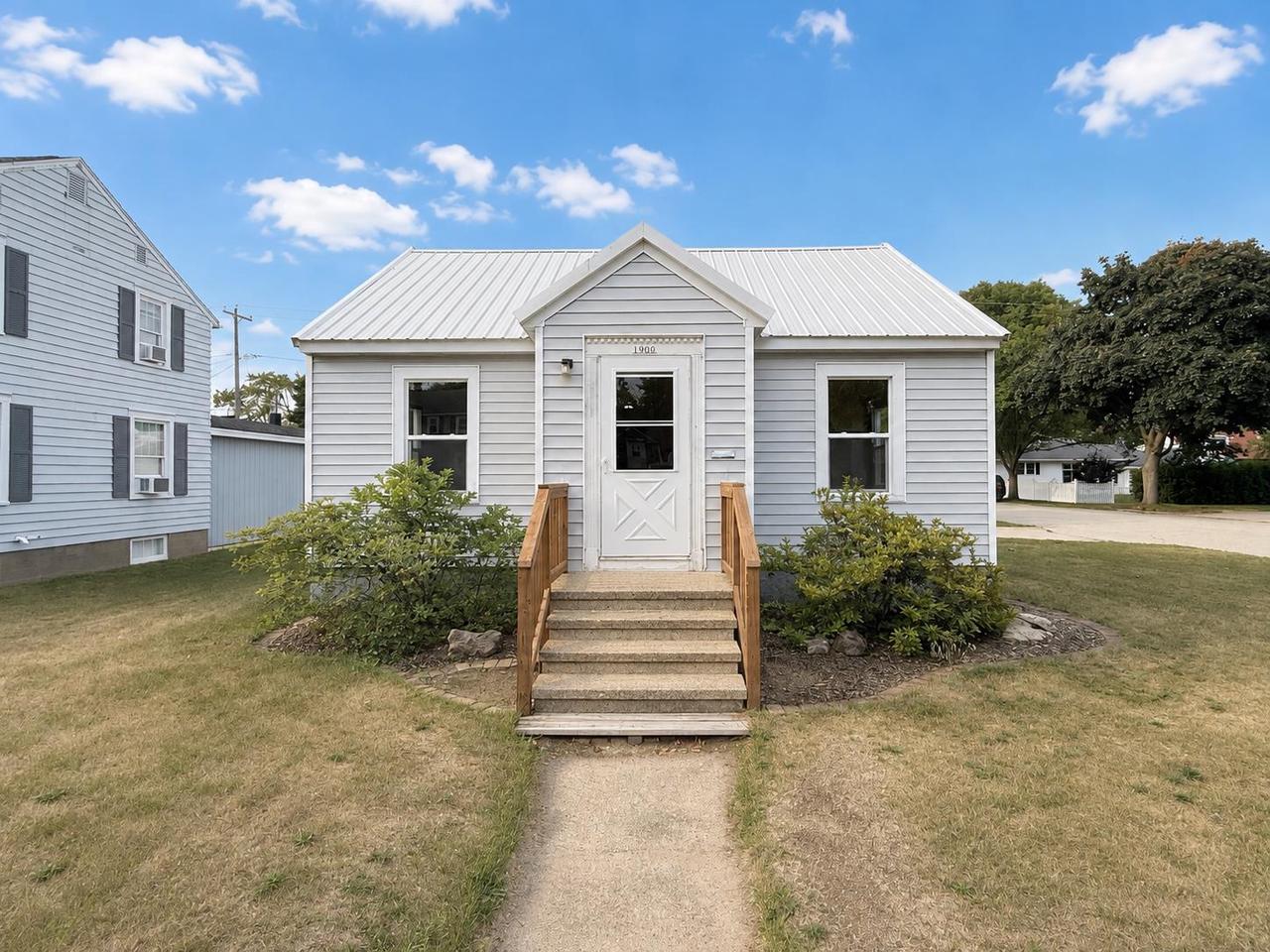1900 16th Avenue — photo