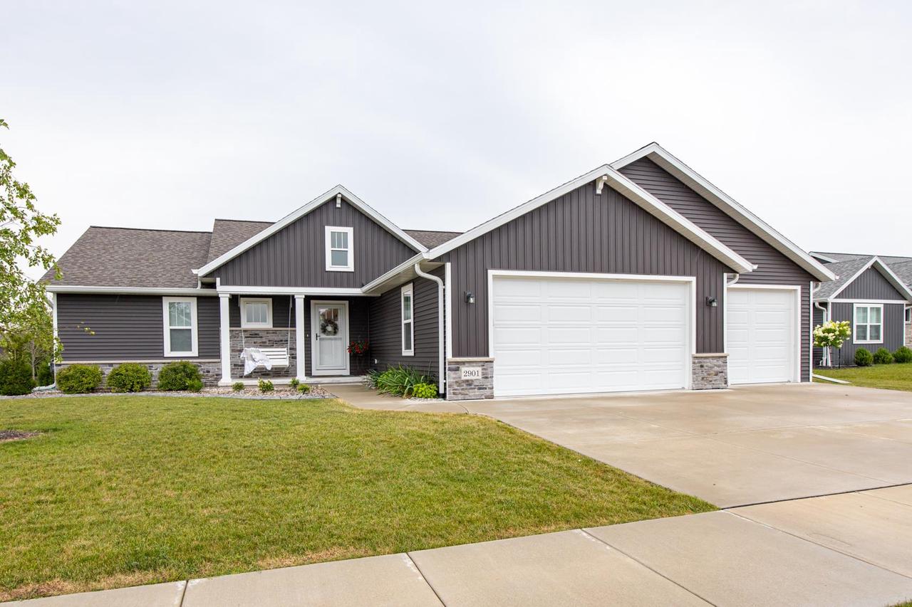 2901 E Turquoise Lane — photo