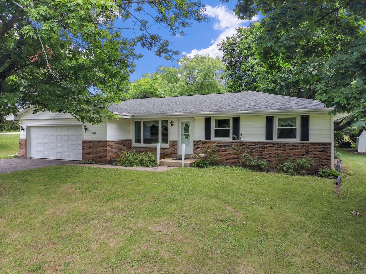 N7694 Rendell DRIVE, Elkhorn, WI 53121 — photo 2