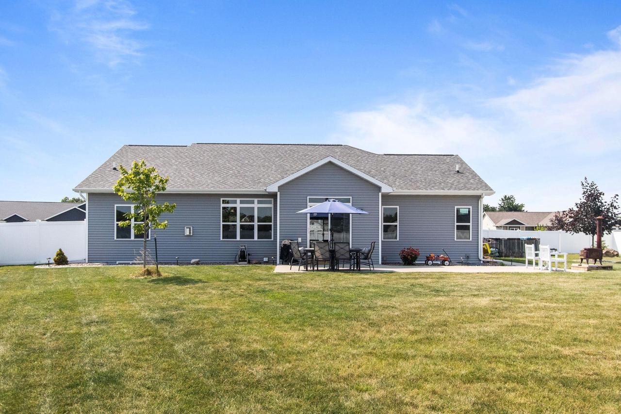 2818 W Hidden Pine Drive, Grand Chute, WI 54913 — photo 3