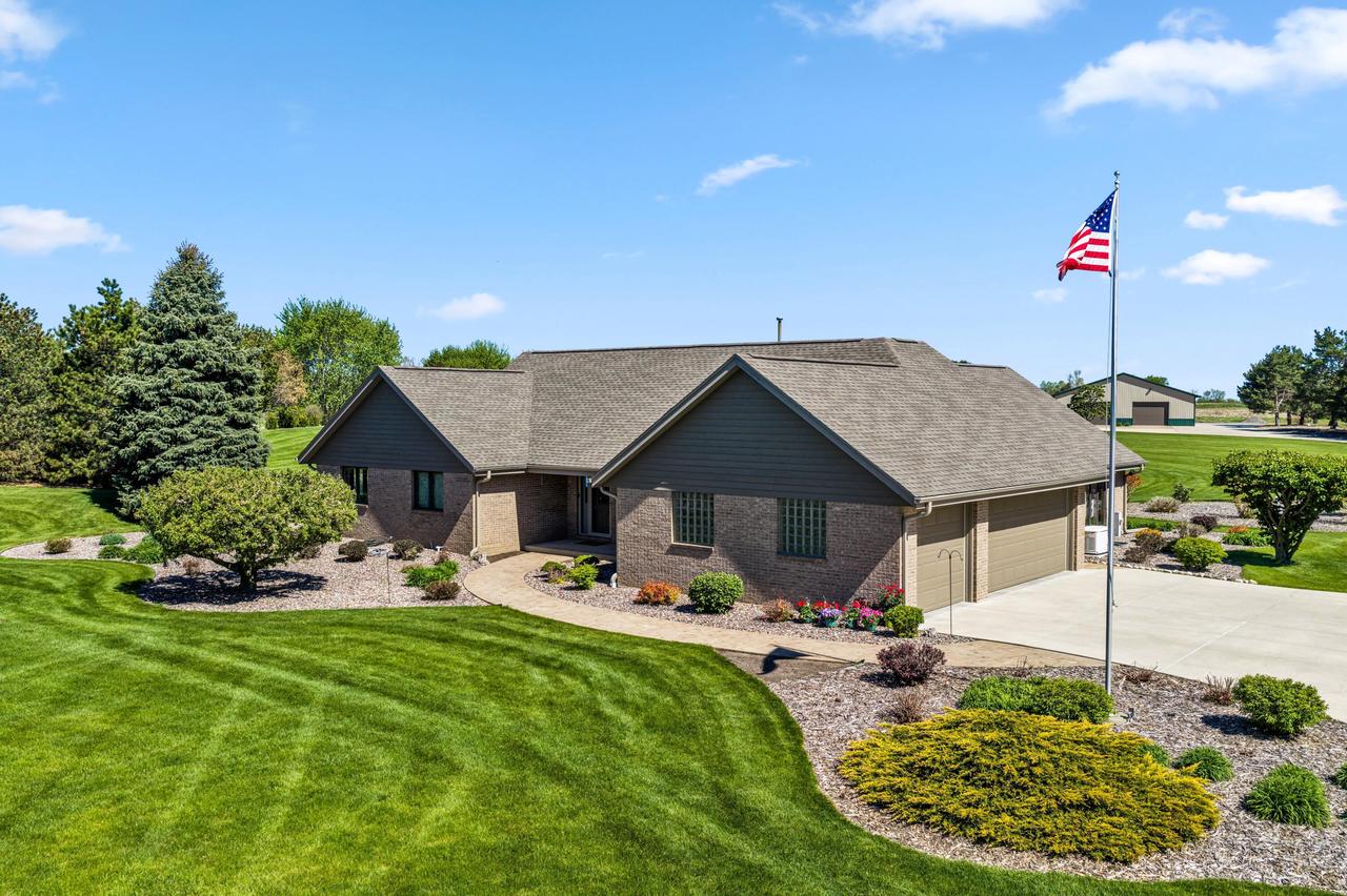 8118 Dunkelow ROAD, Franksville, WI 53126 — photo 3