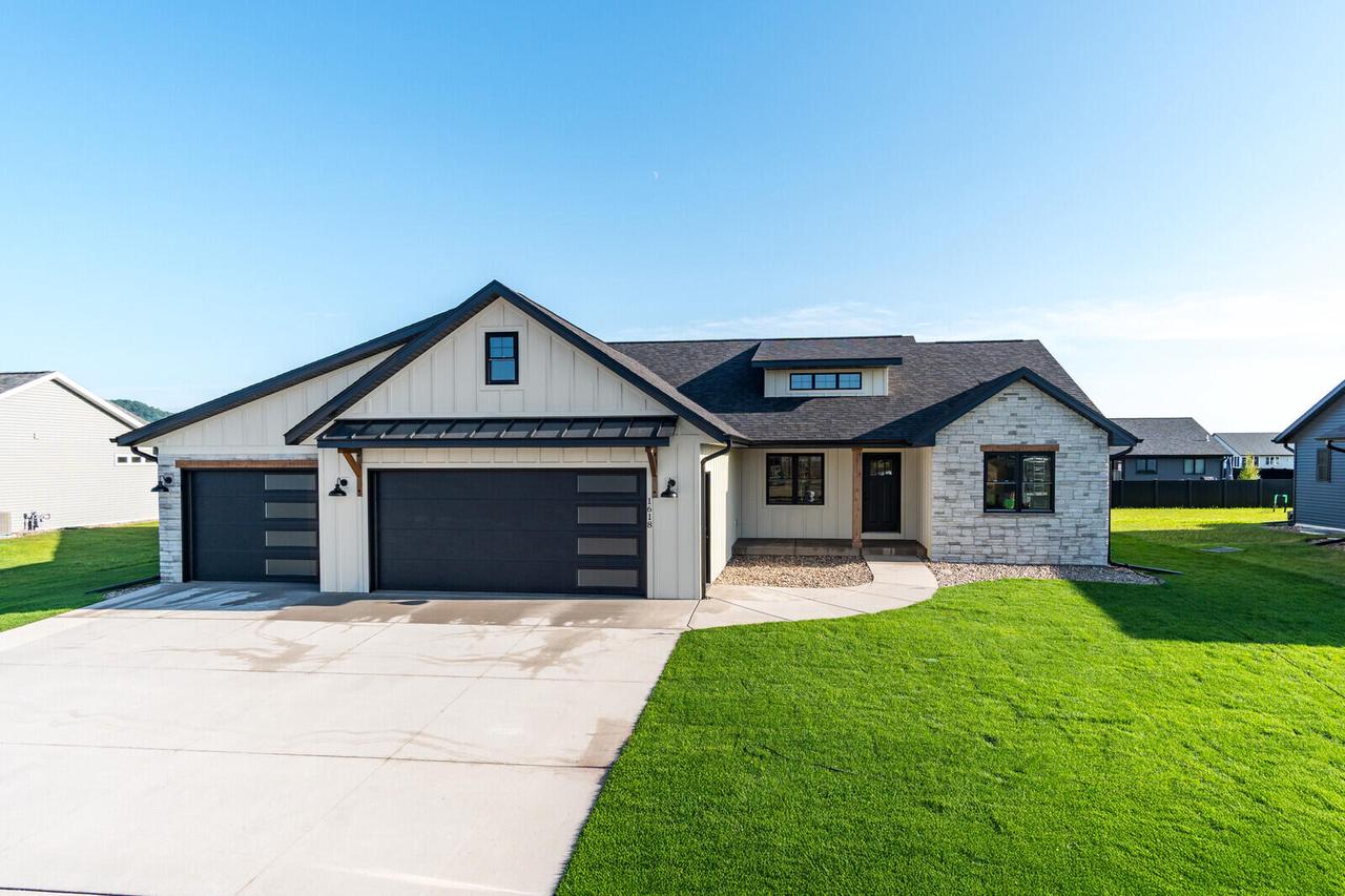1618 Fox Glove Street — photo
