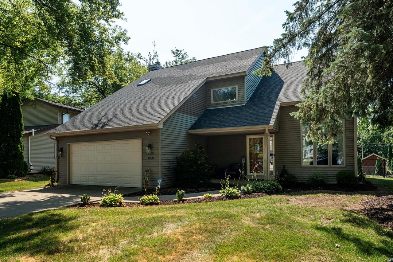 10541 W Pine Ridge ROAD, Greenfield WI 53228