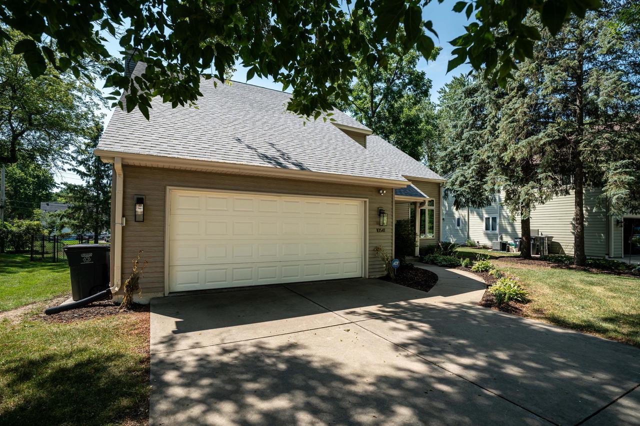 10541 W Pine Ridge ROAD, Greenfield WI 53228 — photo 3