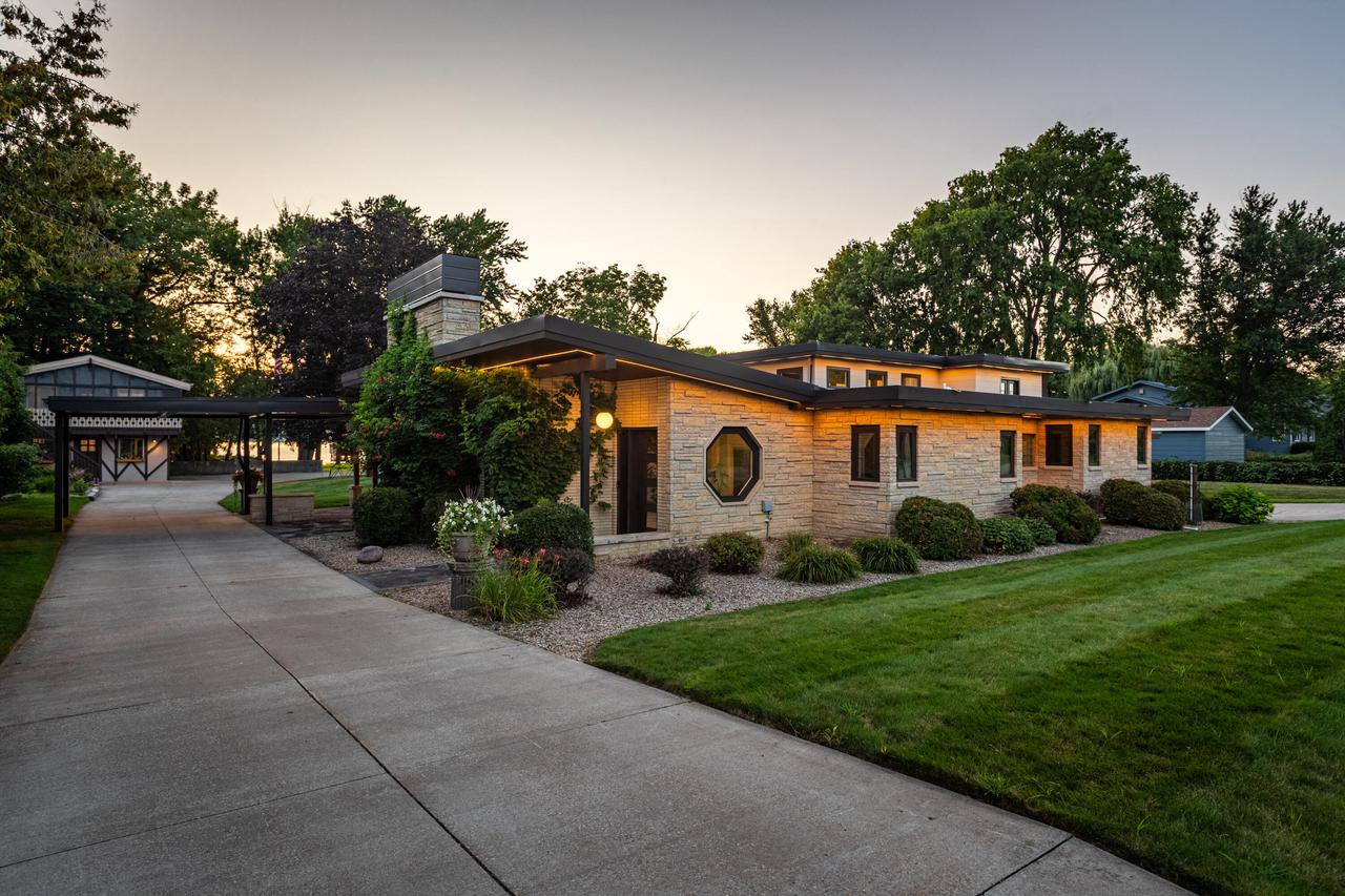 3525 Lakeshore Drive — photo