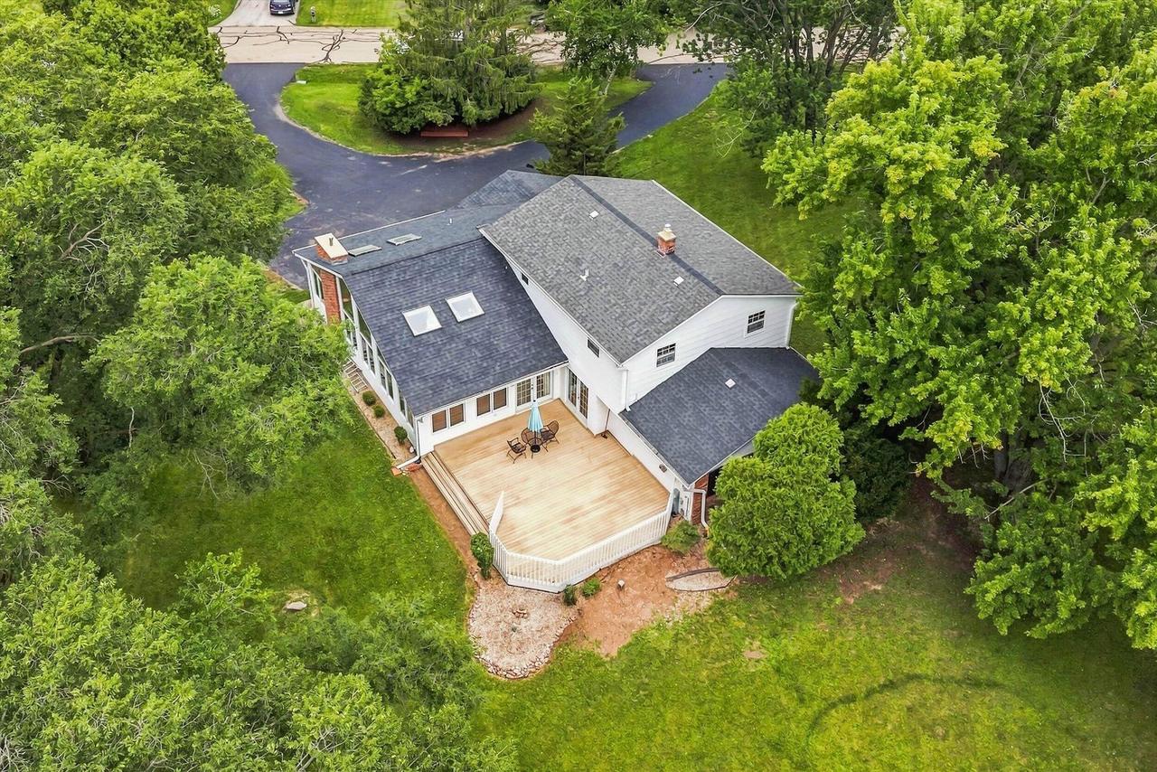 2517 W Chestnut ROAD, Mequon, WI 53092 — photo 2