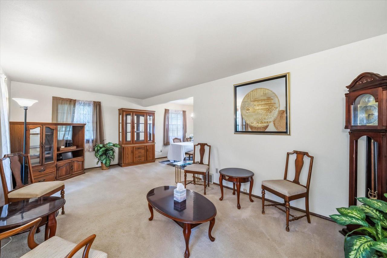 2517 W Chestnut ROAD, Mequon, WI 53092 — photo 3