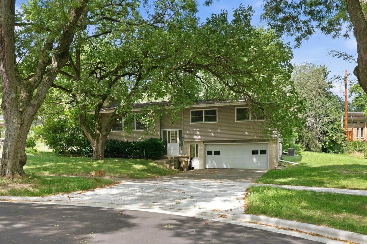 6 Barron Court — photo