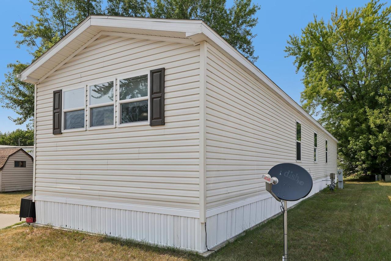 100 Crimson DRIVE, Reedsburg, WI 53959 — photo 3