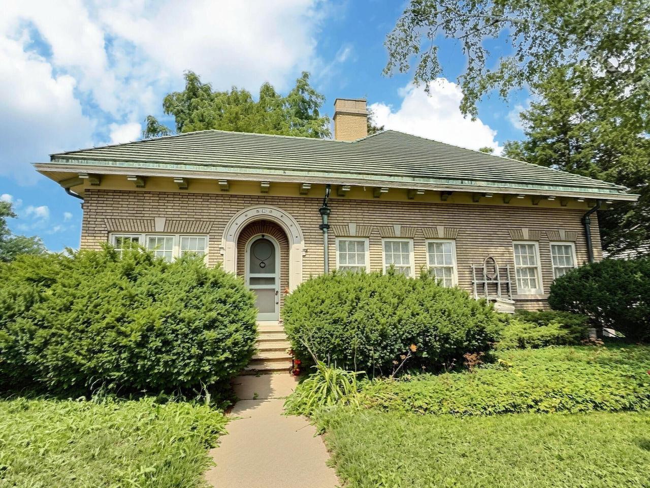 628 W Irving Avenue — photo