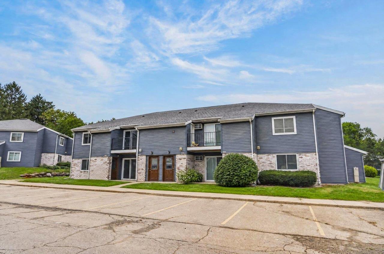 1403 Whispering Pines Way — photo