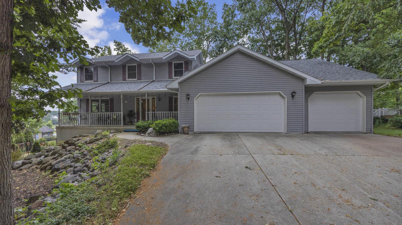 414 Bittersweet Lane — photo