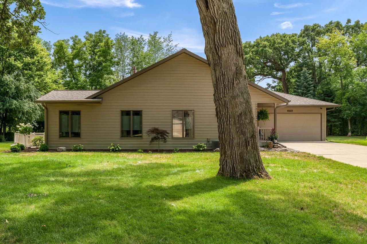 2790 E Ridge ROAD, Beloit, WI 53511 — photo 2