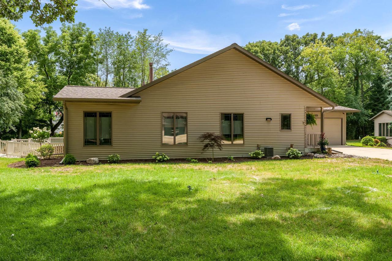 2790 E Ridge ROAD, Beloit, WI 53511 — photo 3
