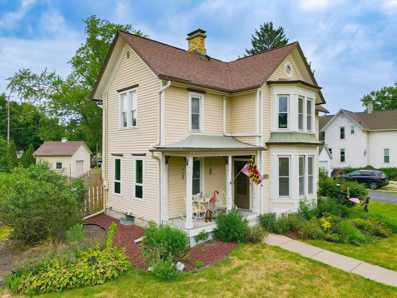 332 Riverside DRIVE, Fort Atkinson, WI 53538 — photo 2