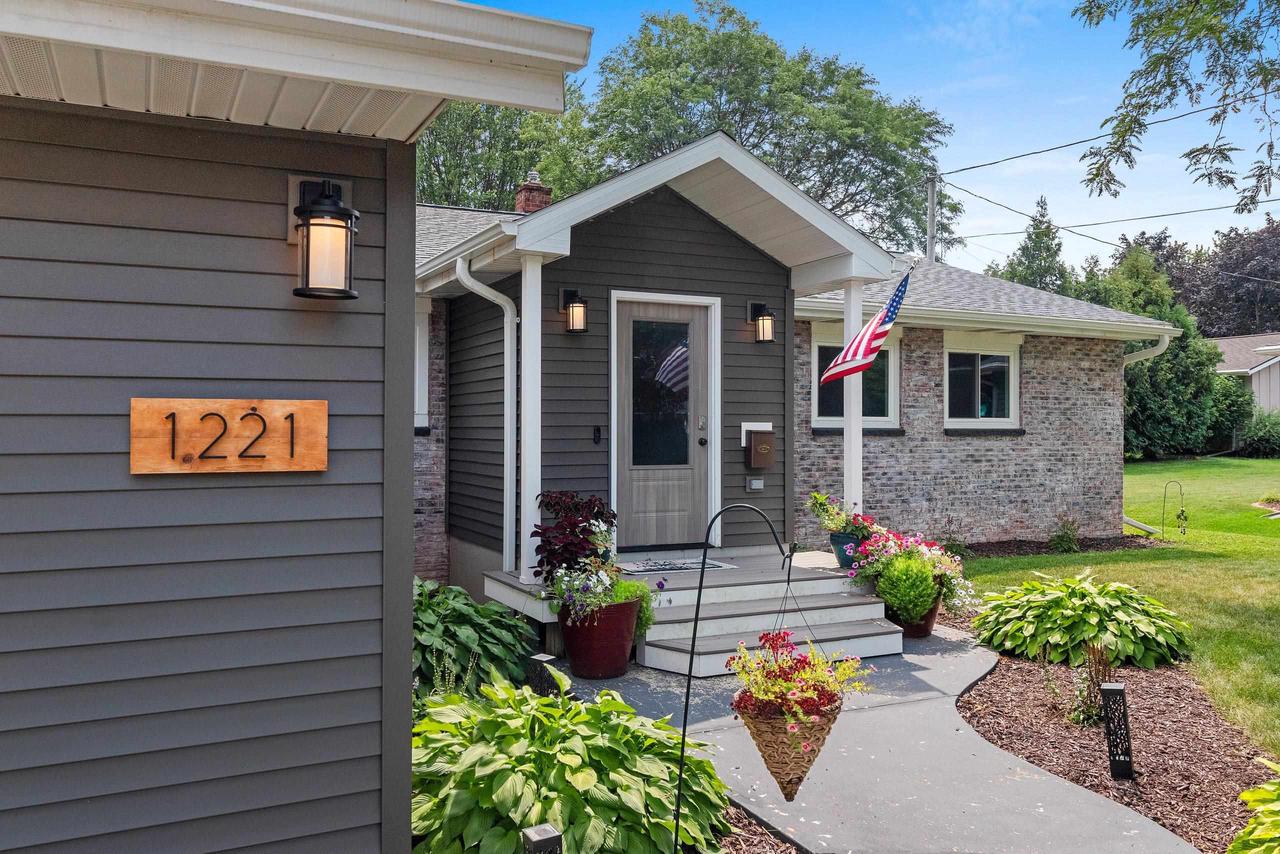 1221 E Hanson Drive, Appleton, WI 54915 — photo 2