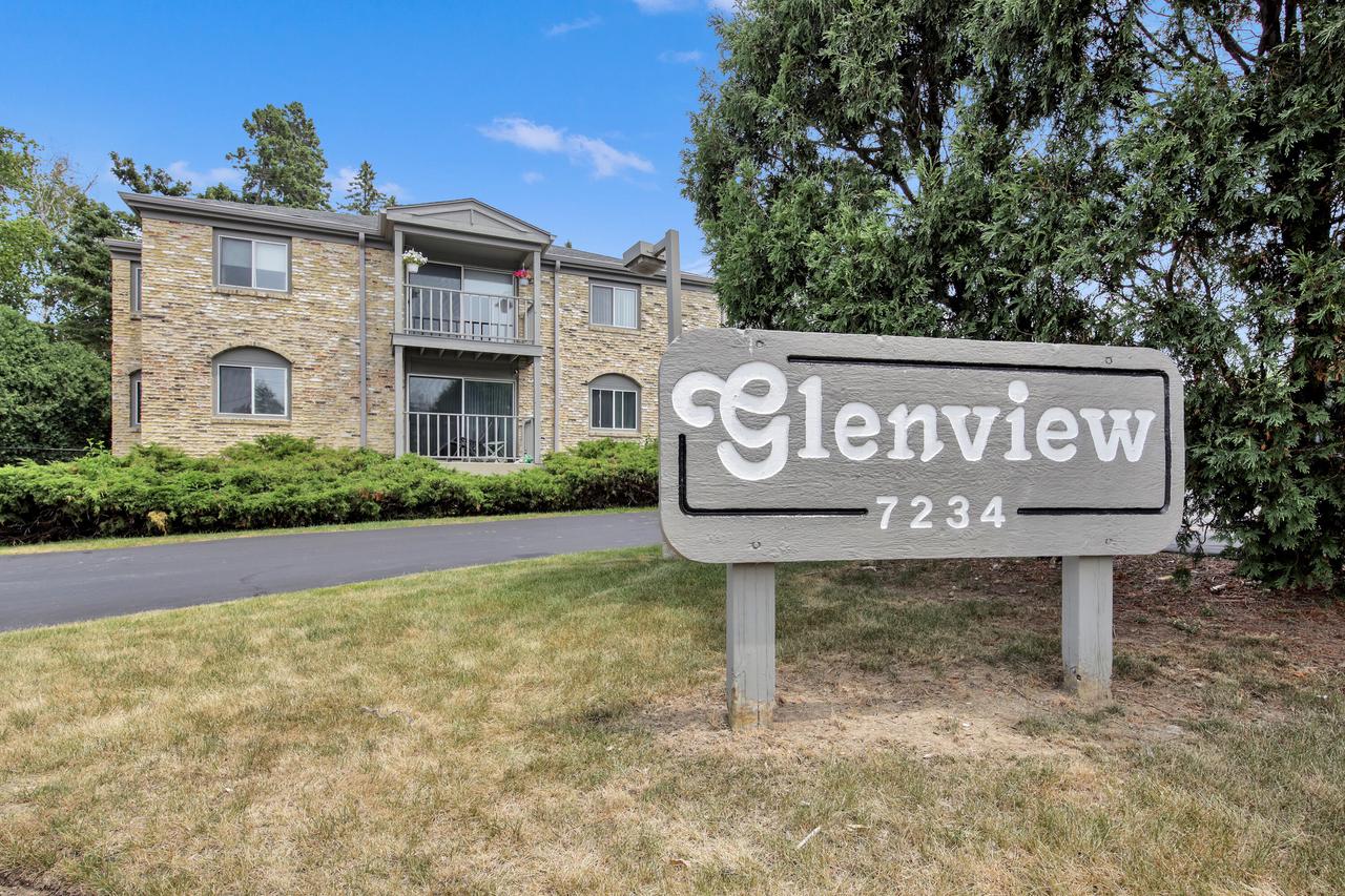 7234 N Green Bay Avenue 208 — photo