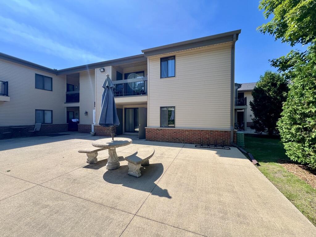 1061 Regent Road 612 — photo