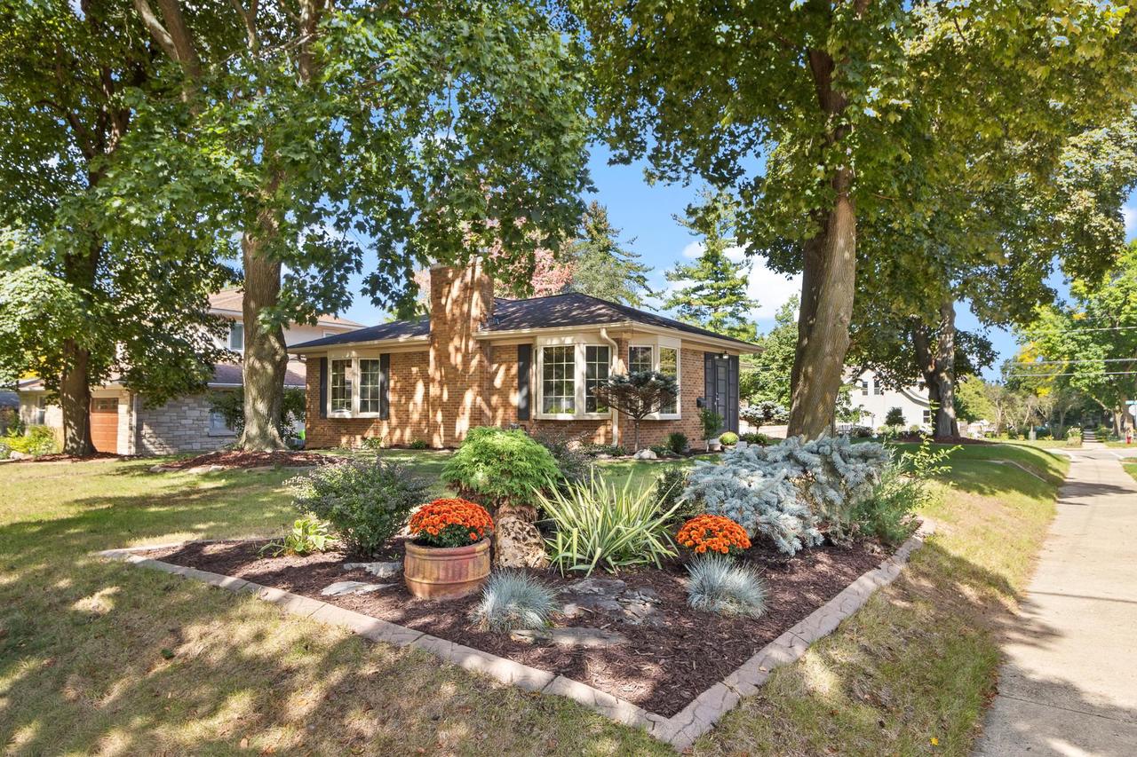 402 S Owen Drive — photo