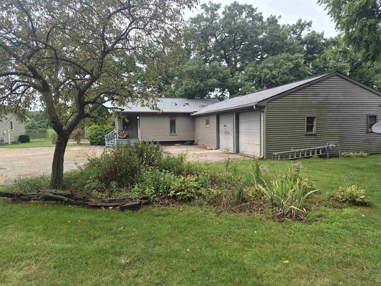 19 E Auburn Drive — photo