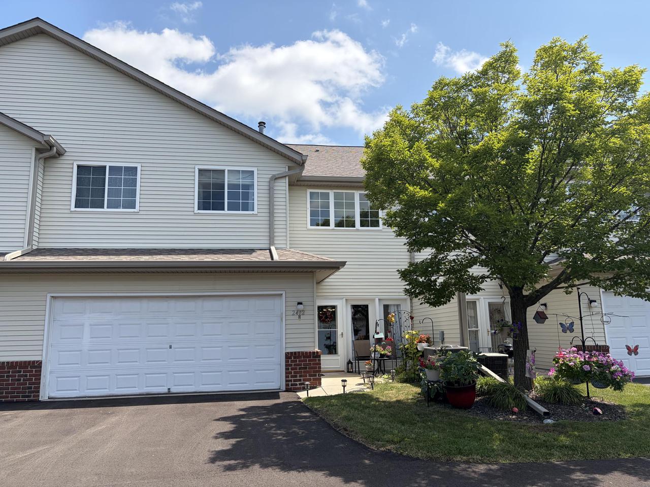 2412 Fox River Parkway H — photo