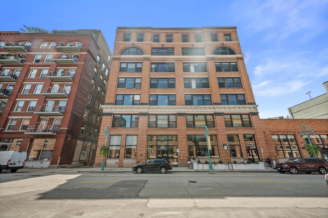 239 E Chicago Street 307 — photo