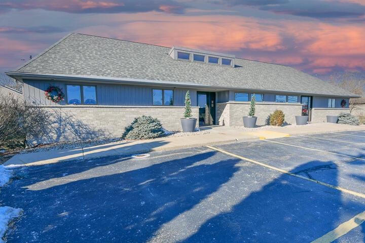 5320 Green Bay Road — photo