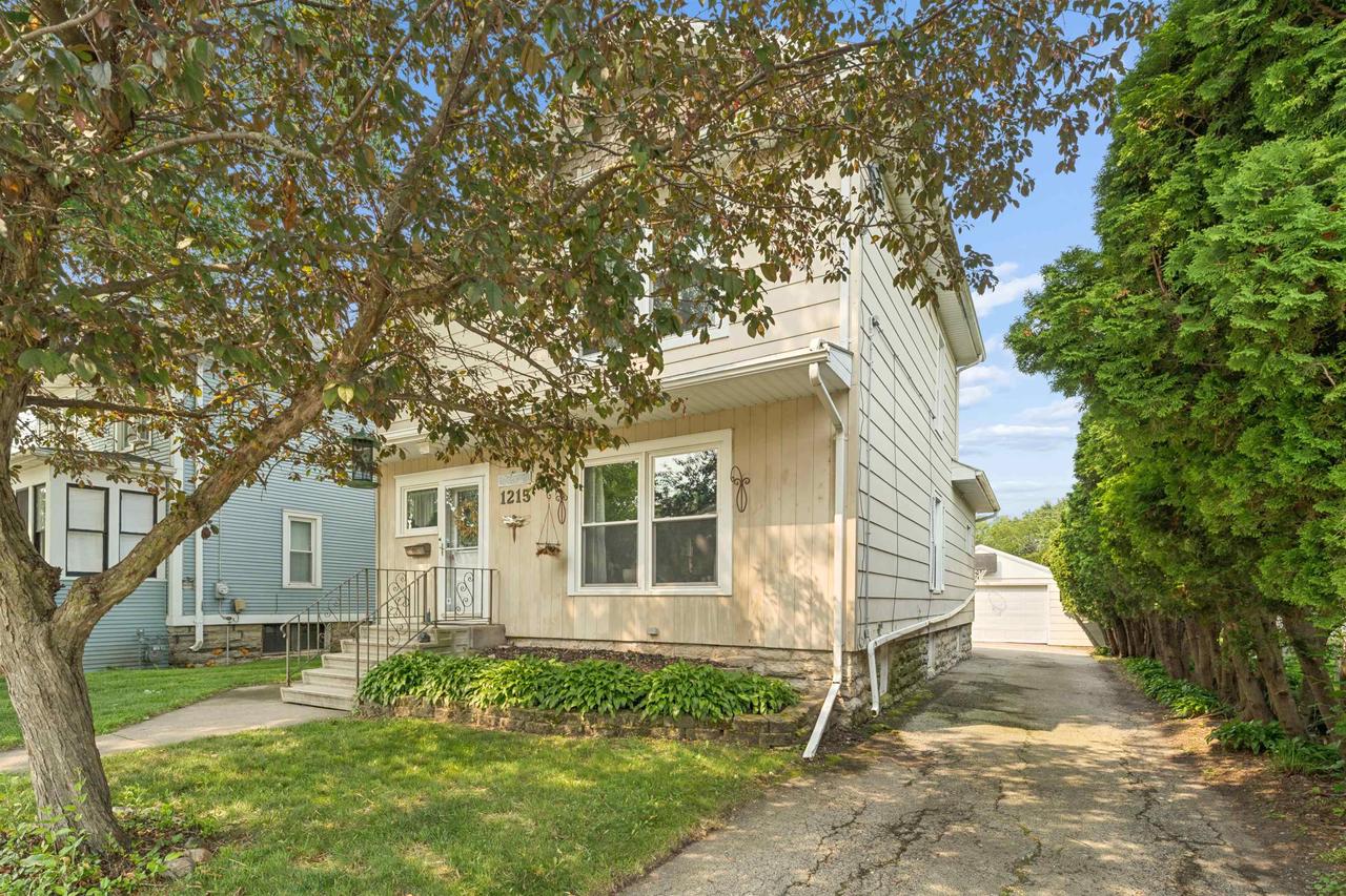 1215 Grand Street — photo