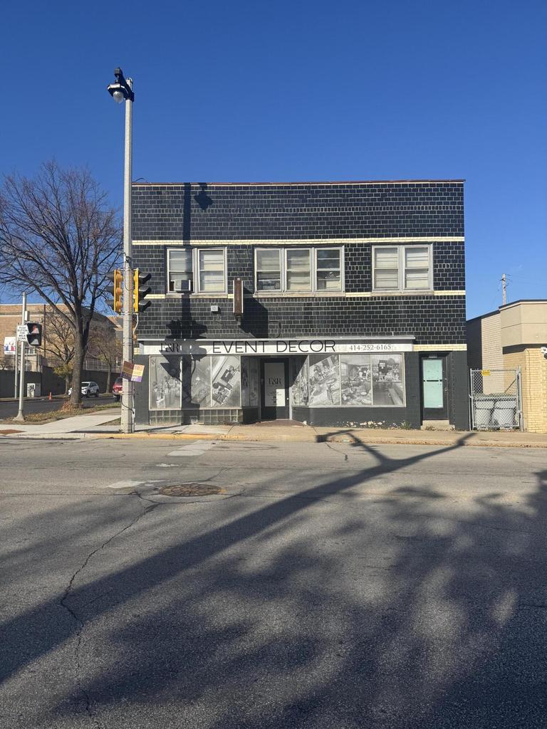 5038 W North Avenue 5040 — photo