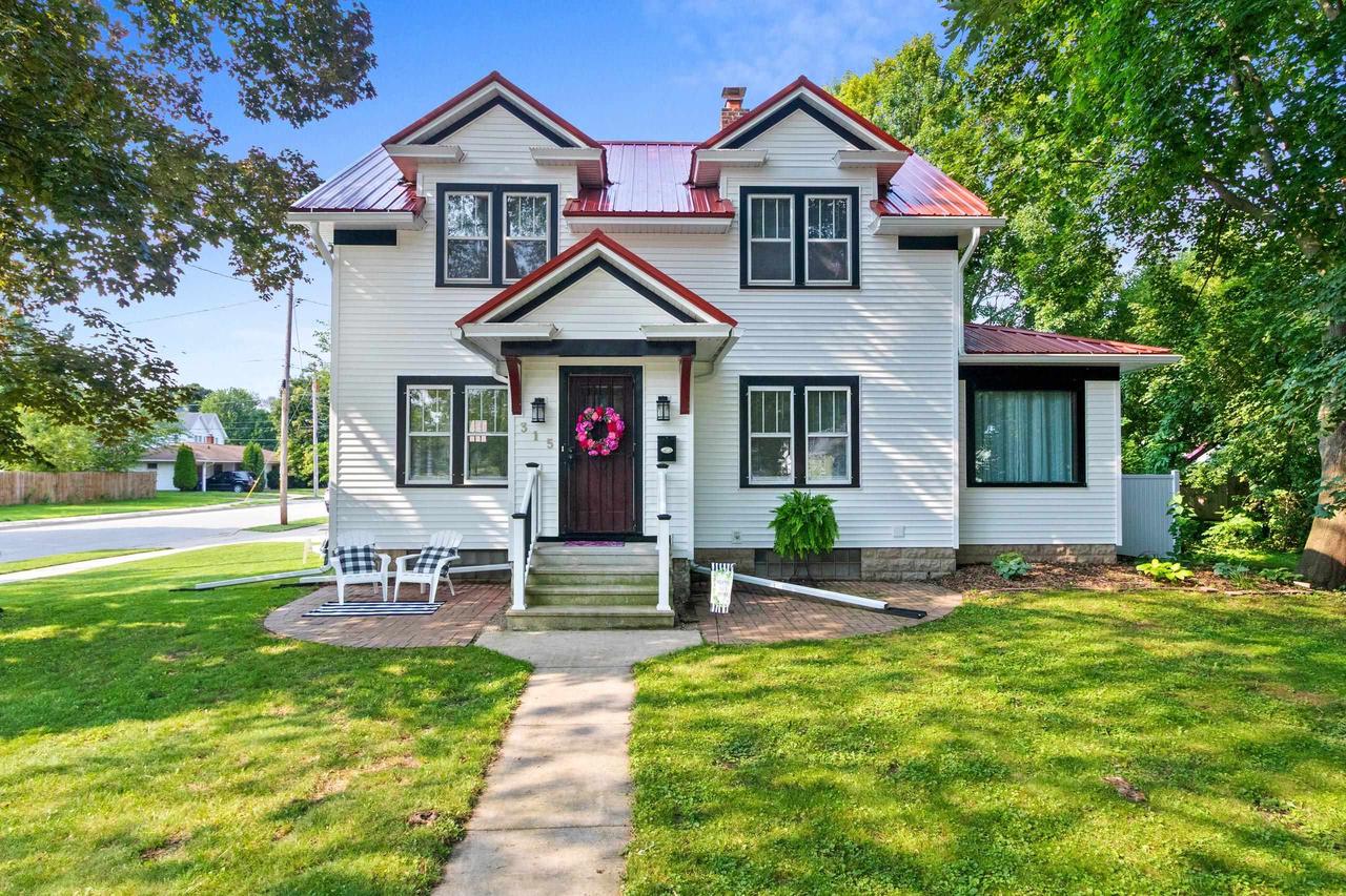 315 W Green Bay Street — photo