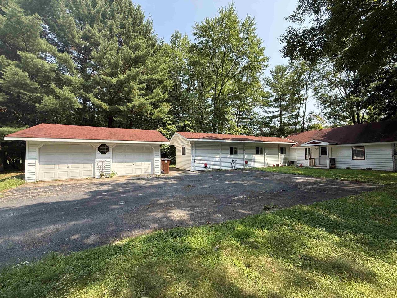 1451 Evergreen Court — photo