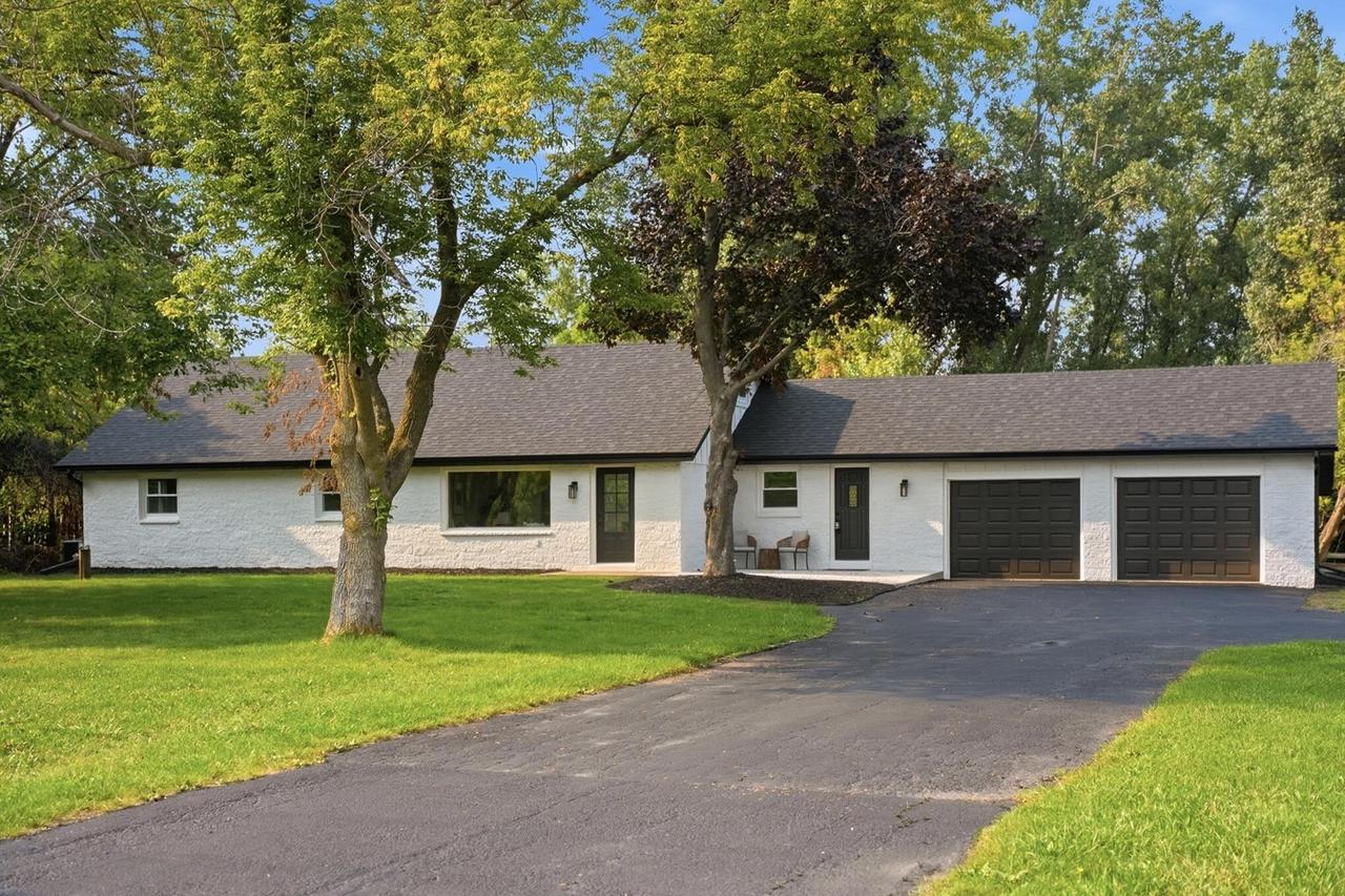 7526 W County Line ROAD, Mequon, WI 53092 — photo 2