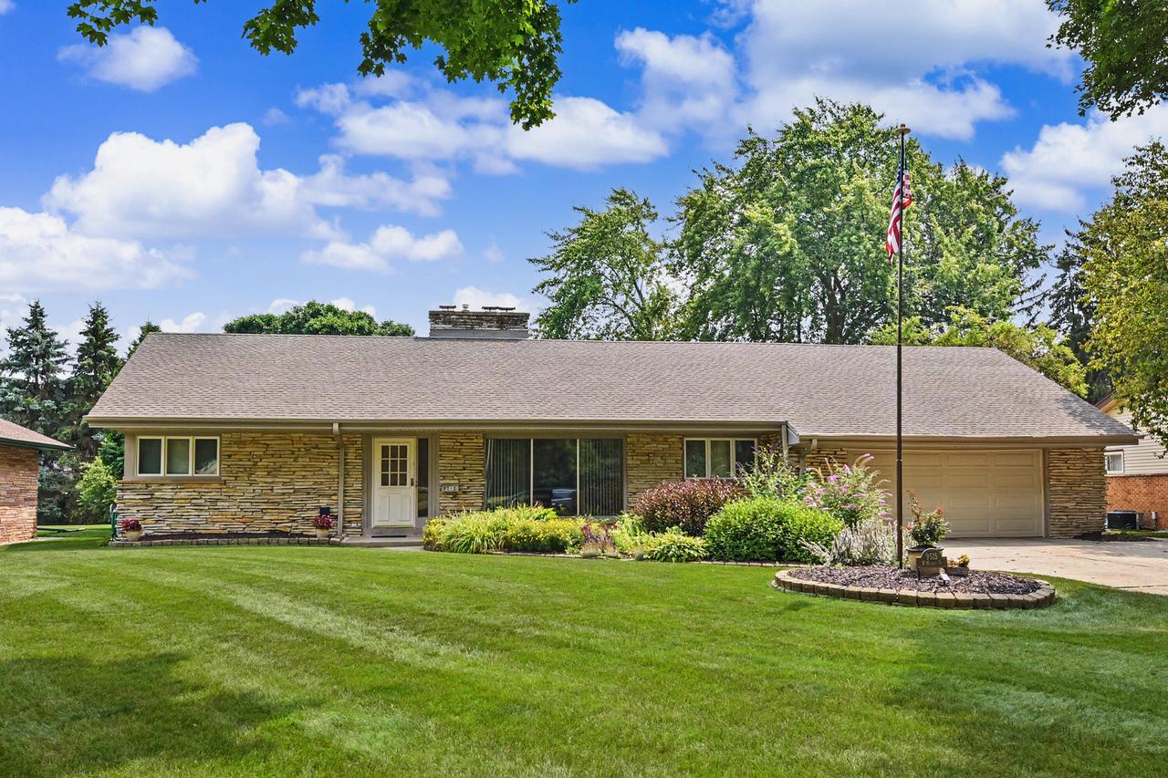 9515 W Hadley Street — photo