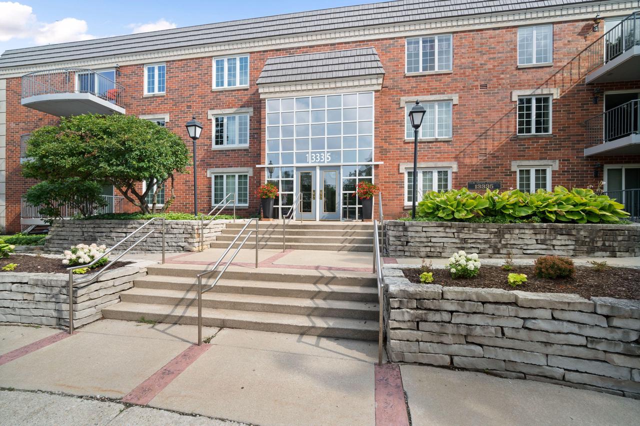 13335 Watertown Plank Road 115 — photo