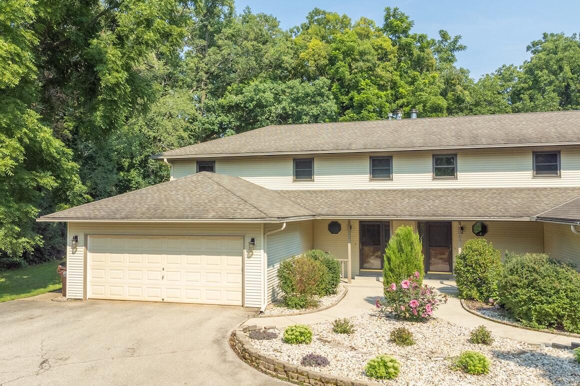 126 N Lapham Peak Road — photo