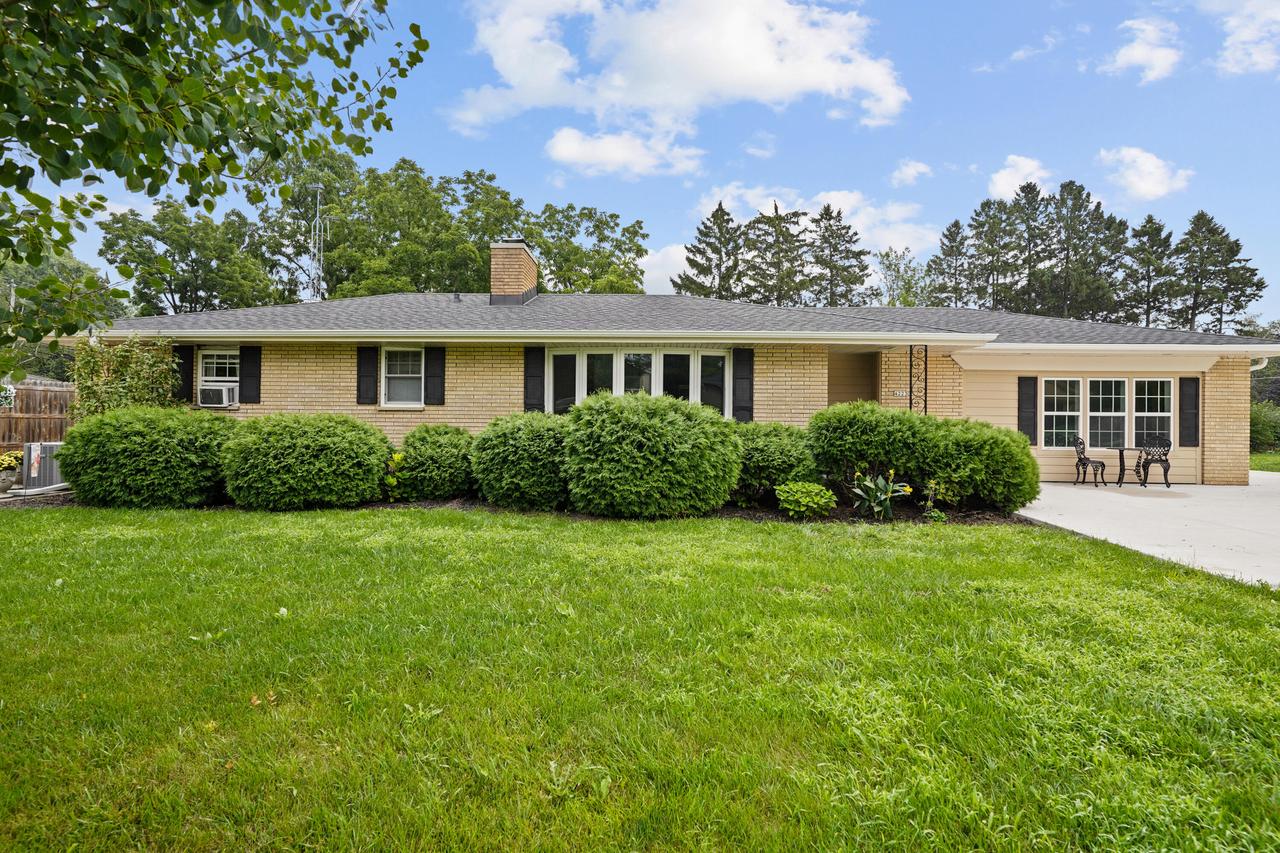 4223 Canterbury Lane — photo