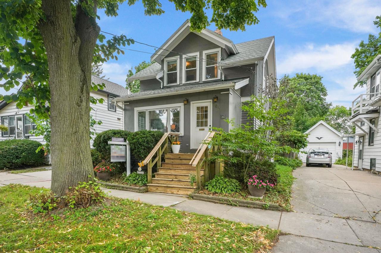 182 Dixon Street — photo