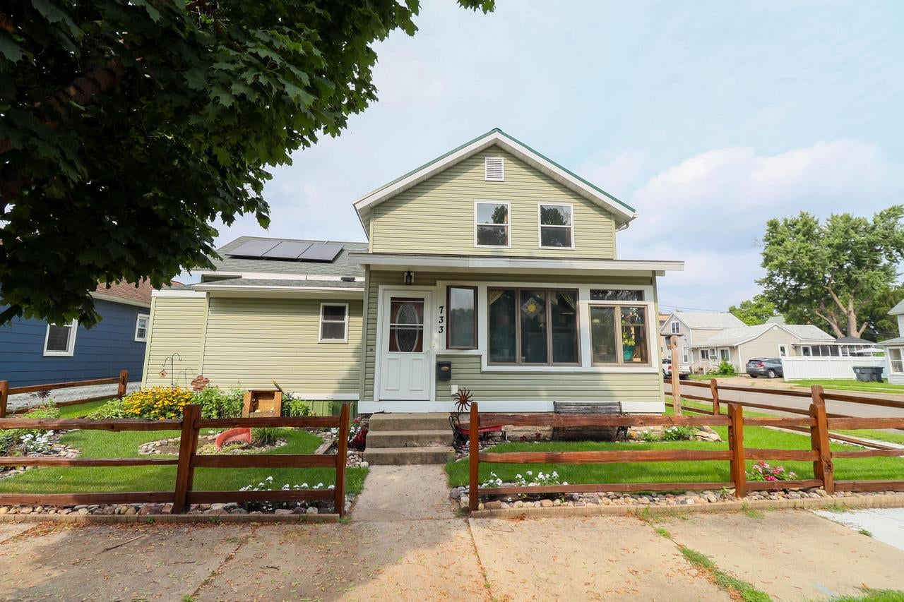 733 Caledonia Street — photo