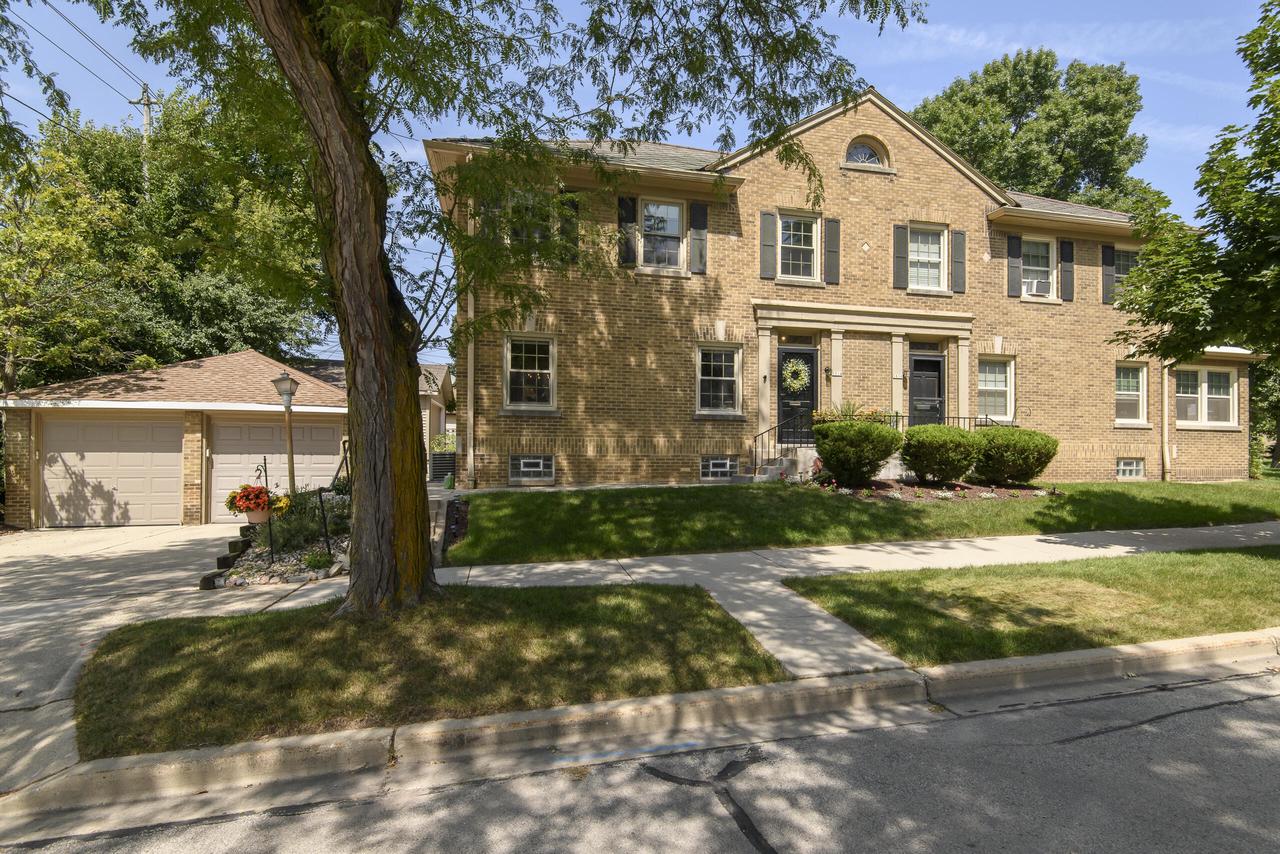 1614 E Kenmore Place — photo