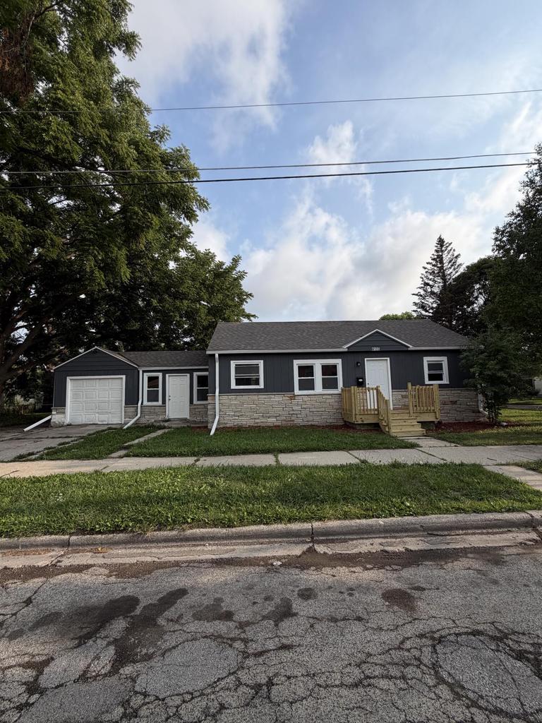 4135 W Lancaster Avenue — photo