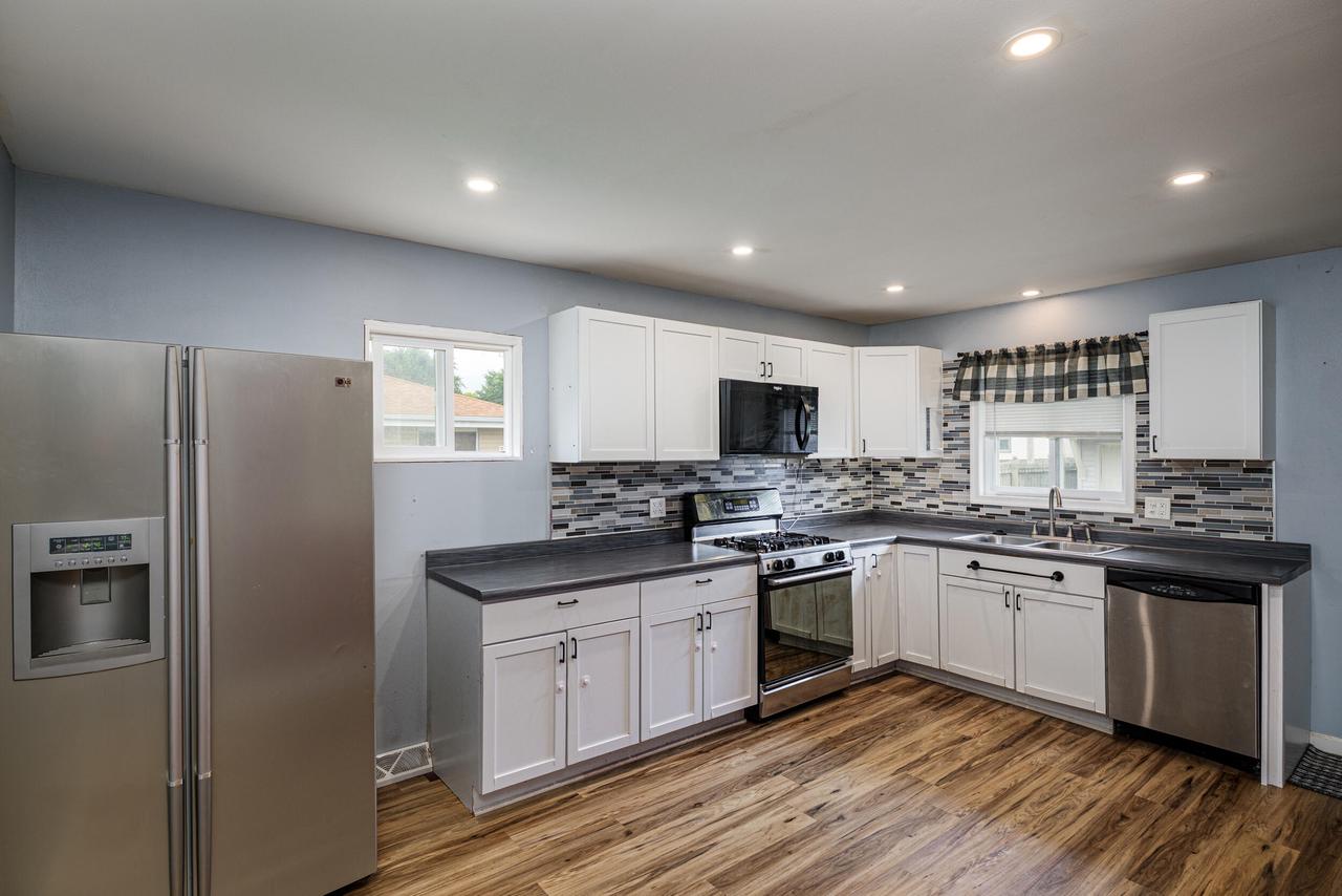 6806 Brian DRIVE, Racine, WI 53402 — photo 2
