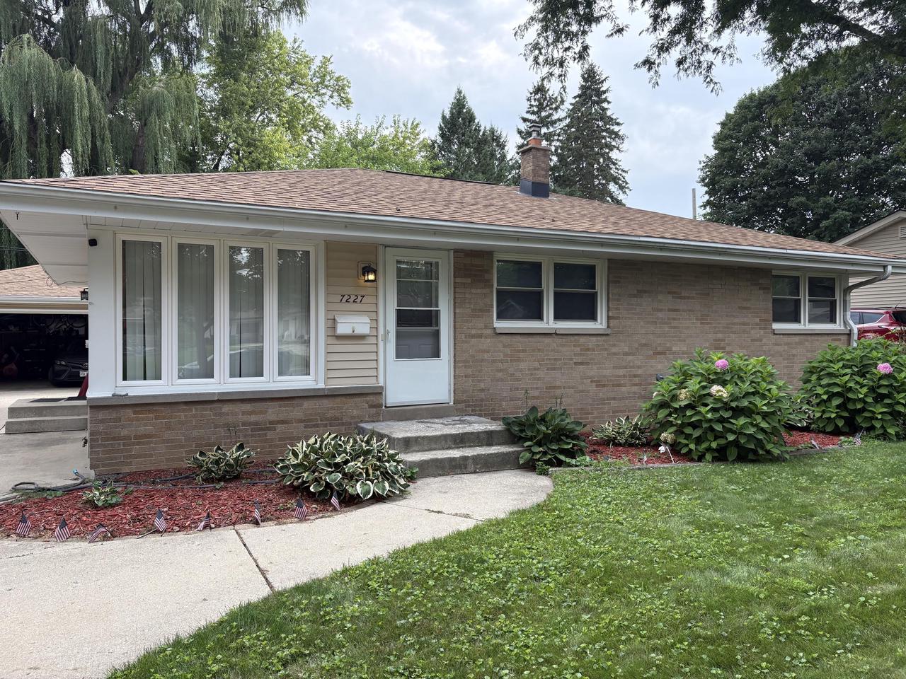 7227 Edgehill ROAD, Greendale, WI 53129