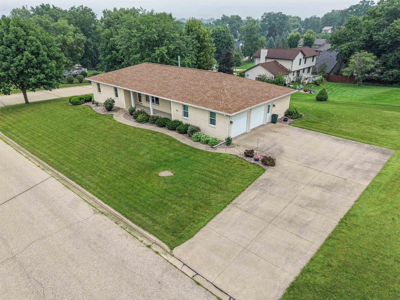 590 Pioneer Road — photo