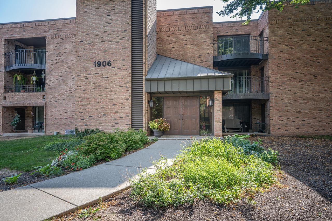 1906 E Shorewood Boulevard 354 — photo