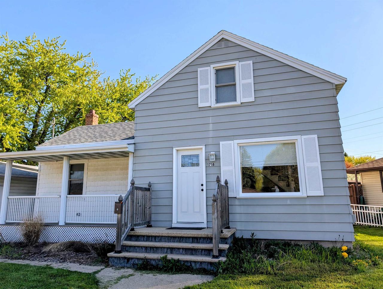 1718 E John Street — photo