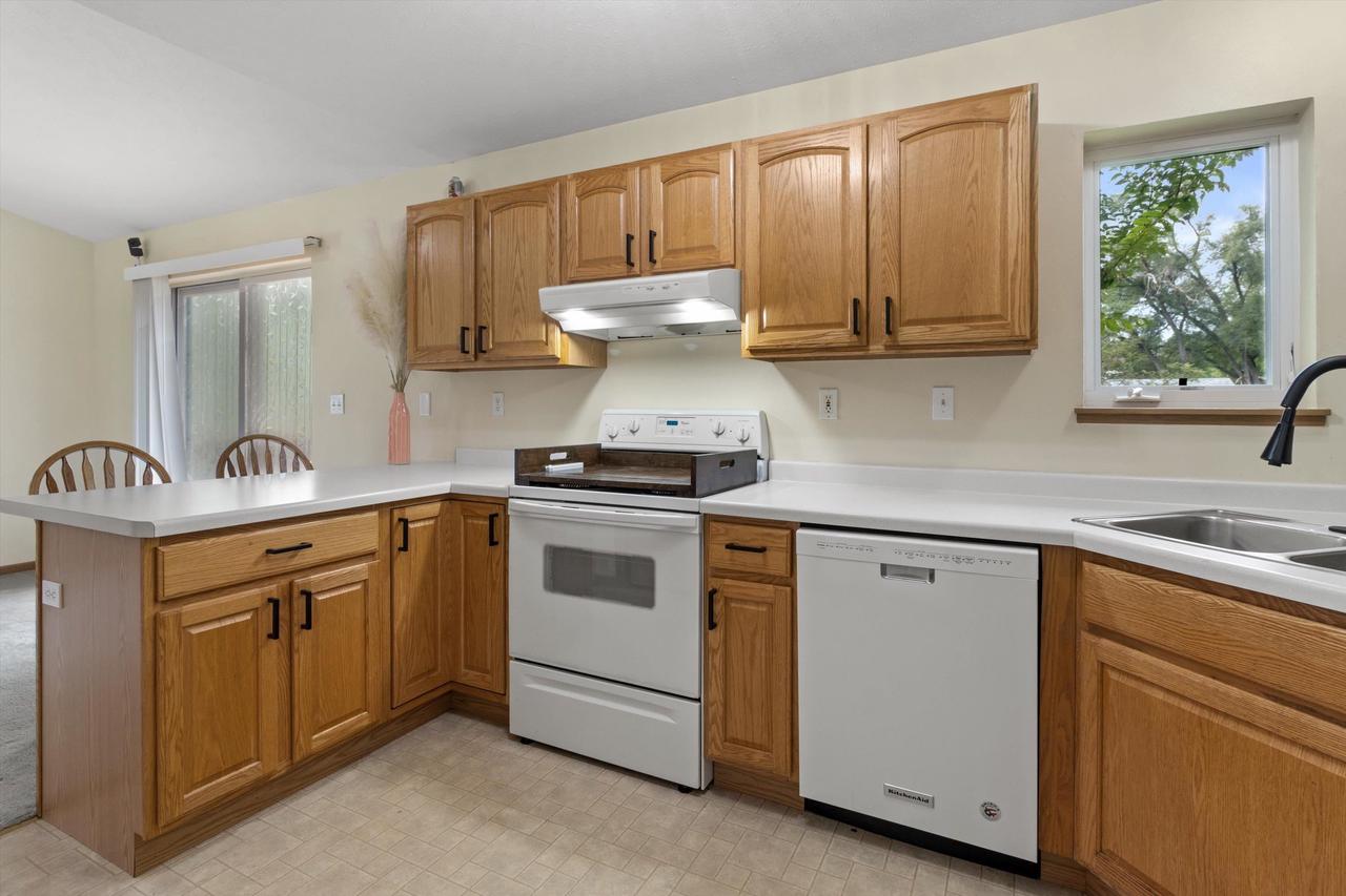 325 W Rice DRIVE, Beloit, WI 53511 — photo 3