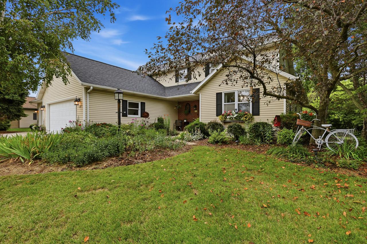 4589 Hunters Glen Drive — photo