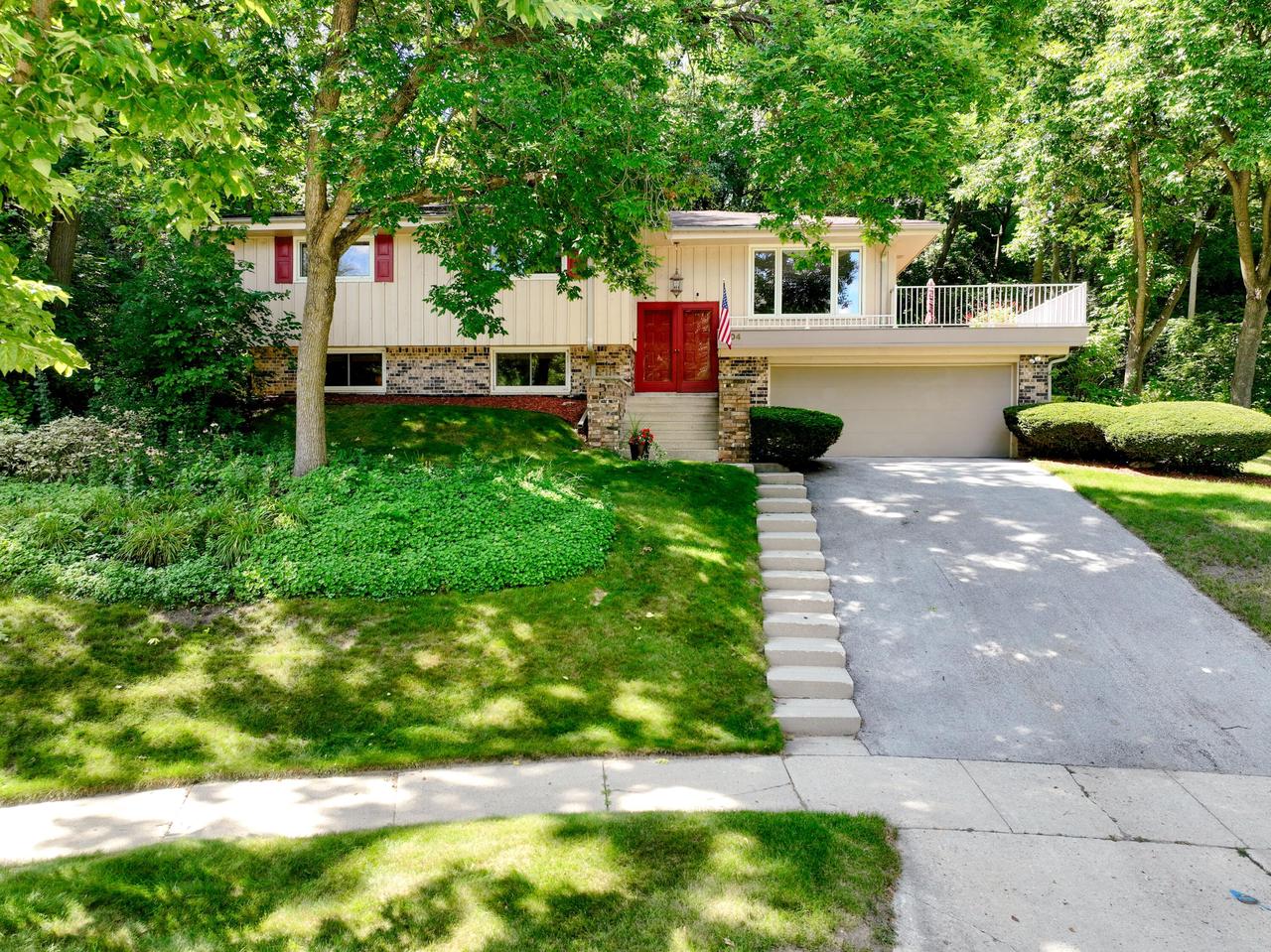 904 Lynne Court — photo