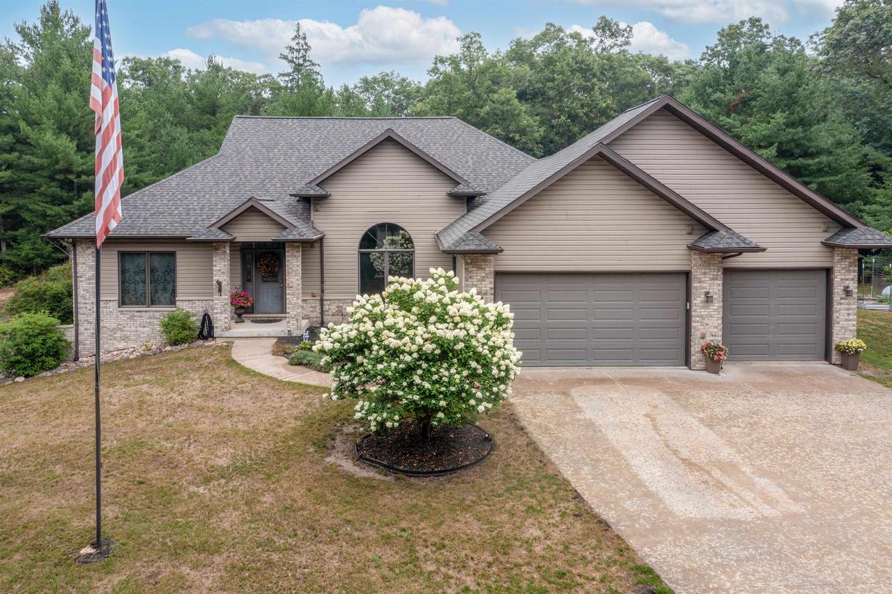 W13424 Burr Oak Court — photo